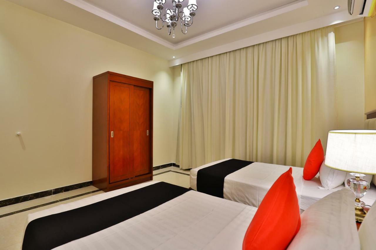 Dreams Furnished *